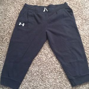 Woman’s Under Armour XL Capri sweatpants